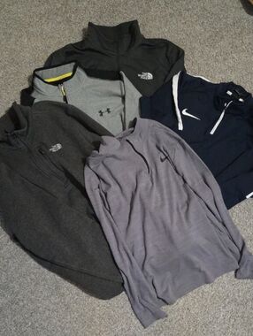 5 Long Sleeve Men’s Quarter-Zip Pullovers Large And XL